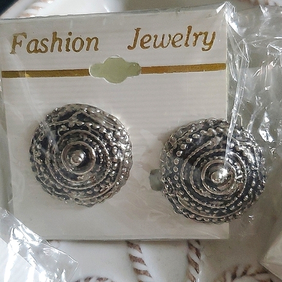 Fashion Jewelry 4 clip on earrings for $20 - Picture 3 of 7
